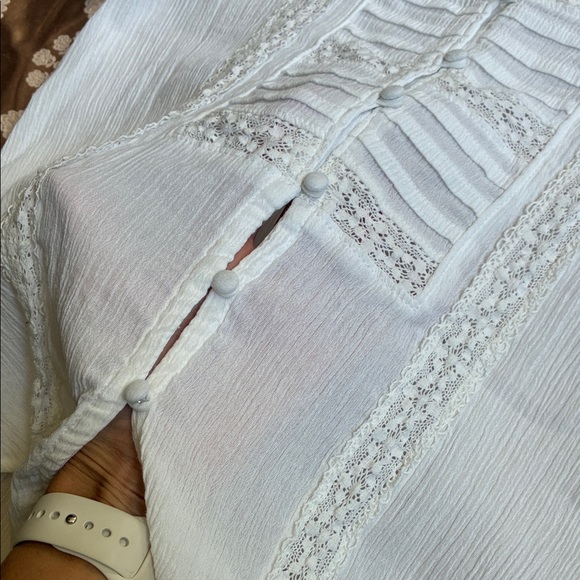 Abercrombie & Fitch Textured White Blouse - Picture 4 of 5